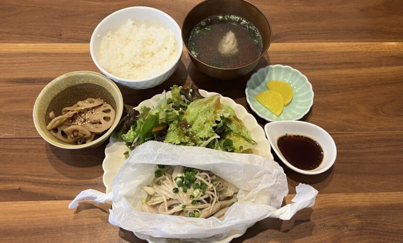 白身魚とキノコの酒蒸し定食。富山県砺波市の定食・居酒屋サンタス食堂のフードメニュー。定食。富山県砺波市の定食・居酒屋サンタス食堂のフードメニュー。