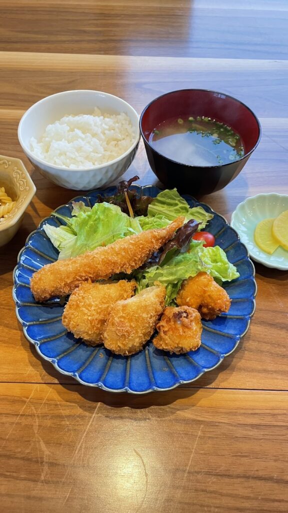 シーフードフライ定食。富山県砺波市の定食・居酒屋サンタス食堂のフードメニュー。定食。富山県砺波市の定食・居酒屋サンタス食堂のフードメニュー。