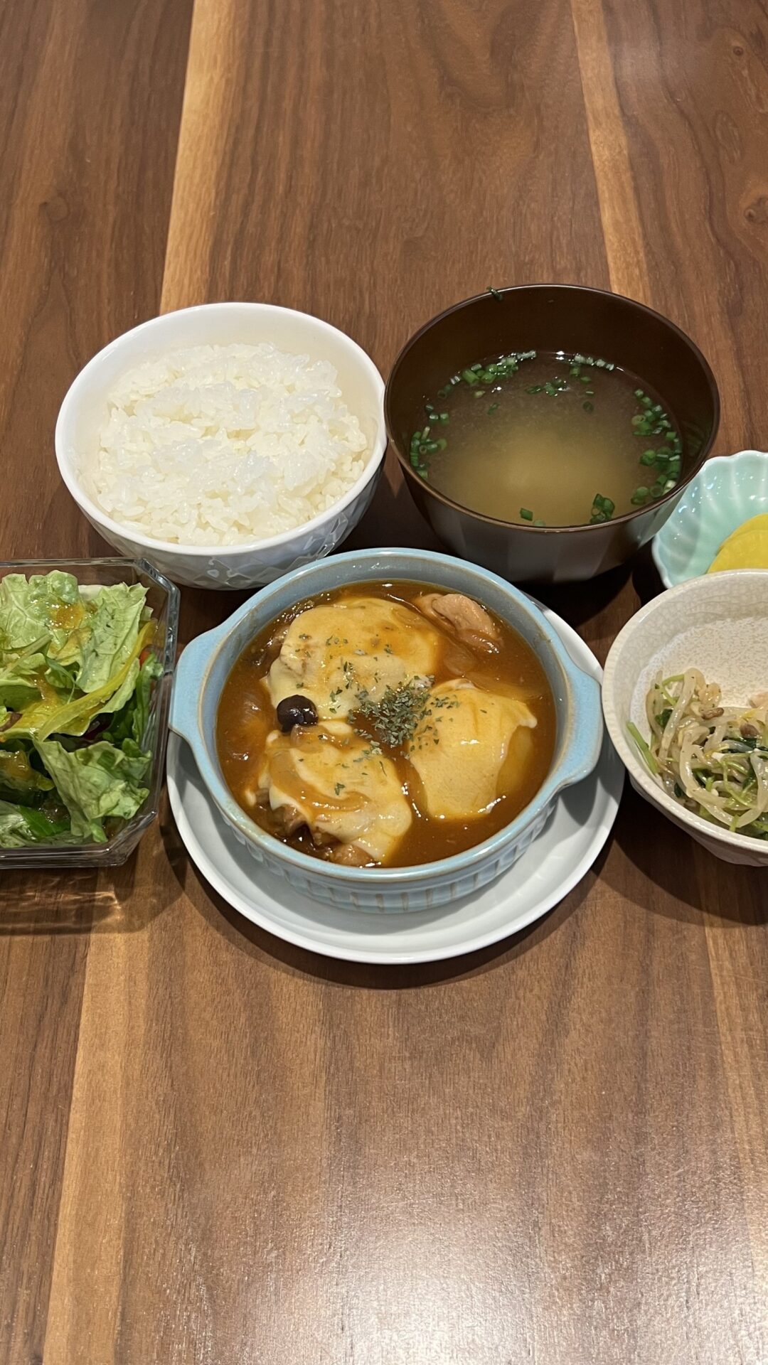 チキンのトマトチーズ煮込み定食。富山県砺波市の定食・居酒屋サンタス食堂のフードメニュー。定食。富山県砺波市の定食・居酒屋サンタス食堂のフードメニュー。