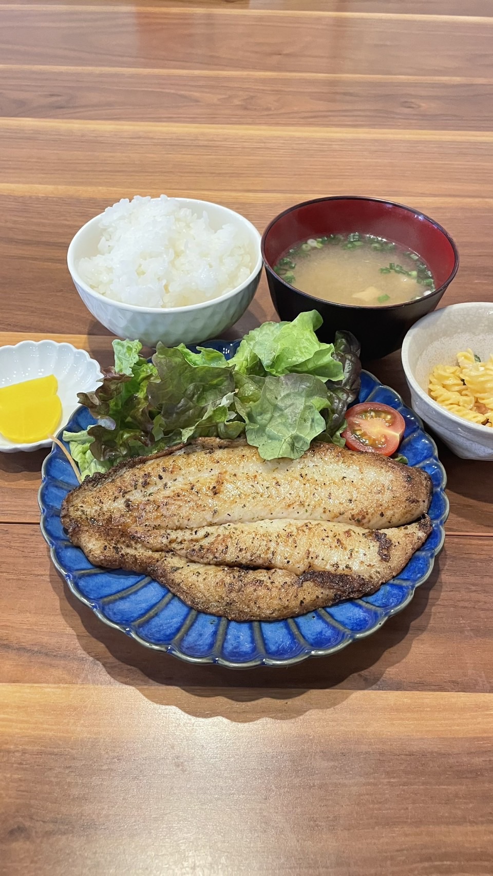 白身魚のバジルソテー定食。富山県砺波市の定食・居酒屋サンタス食堂のフードメニュー。定食。富山県砺波市の定食・居酒屋サンタス食堂のフードメニュー。