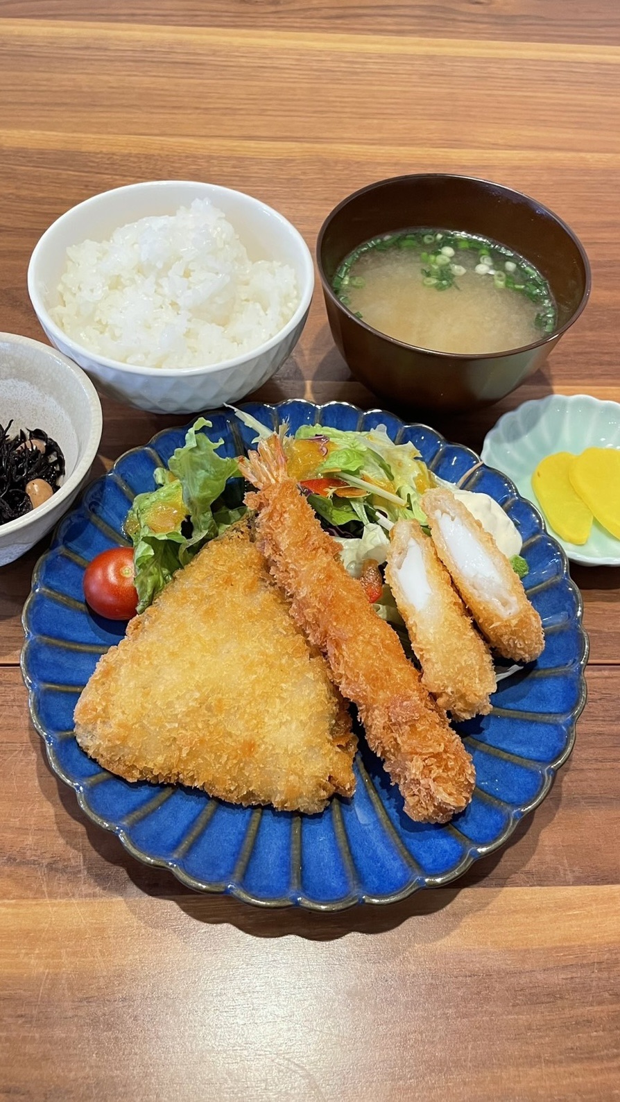 シーフードフライ定食。富山県砺波市の定食・居酒屋サンタス食堂のフードメニュー。定食。富山県砺波市の定食・居酒屋サンタス食堂のフードメニュー。