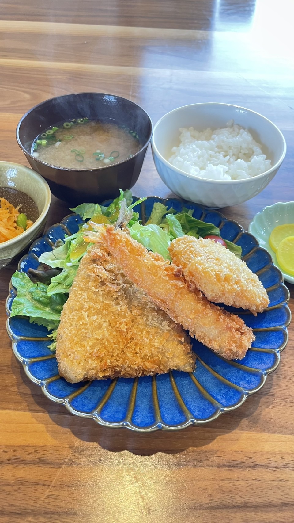 シーフードフライ定食。富山県砺波市の定食・居酒屋サンタス食堂のフードメニュー。定食。富山県砺波市の定食・居酒屋サンタス食堂のフードメニュー。