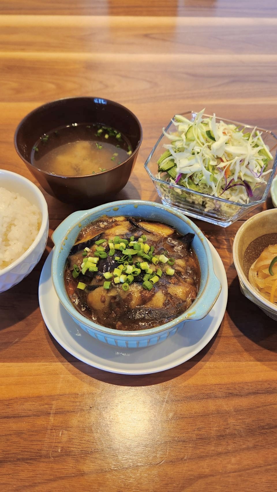 ハンバーグ麻婆茄子ソース定食。富山県砺波市の定食・居酒屋サンタス食堂のフードメニュー。定食。富山県砺波市の定食・居酒屋サンタス食堂のフードメニュー。