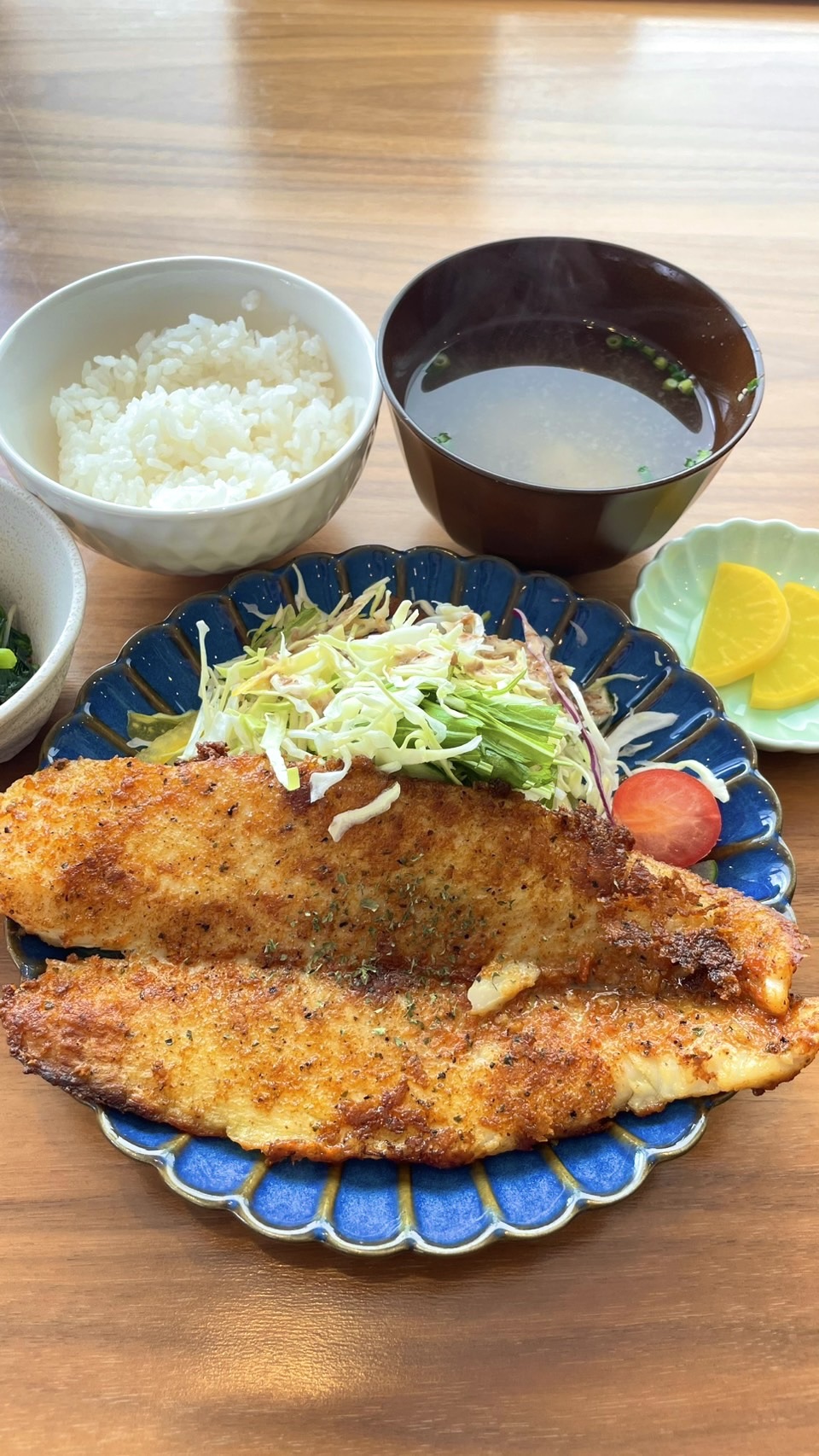 白身魚のチーズパン粉焼き4定食。富山県砺波市の定食・居酒屋サンタス食堂のフードメニュー。定食。富山県砺波市の定食・居酒屋サンタス食堂のフードメニュー。