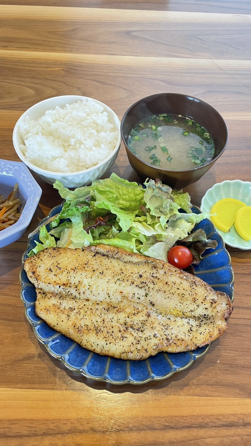 白身魚のバジルソテー定食。富山県砺波市の定食・居酒屋サンタス食堂のフードメニュー。定食。富山県砺波市の定食・居酒屋サンタス食堂のフードメニュー。定食。富山県砺波市の定食・居酒屋サンタス食堂のフードメニュー。定食。富山県砺波市の定食・居酒屋サンタス食堂のフードメニュー。