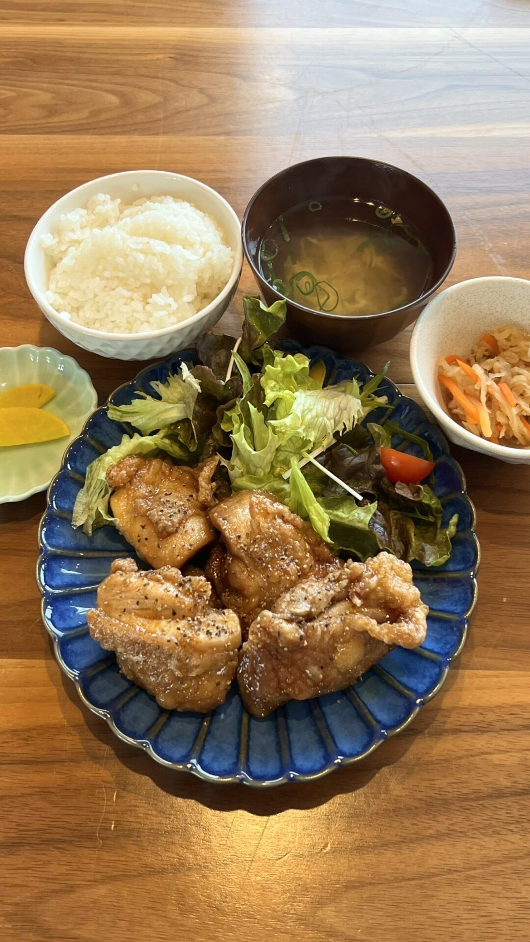 鶏の甘辛ダレ定食。富山県砺波市の定食・居酒屋サンタス食堂のフードメニュー。定食。富山県砺波市の定食・居酒屋サンタス食堂のフードメニュー。
