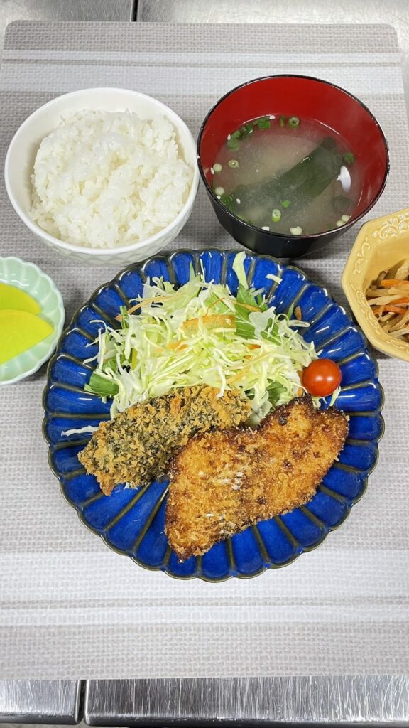 あおさアジフライ＆たらの香味フライ定食。富山県砺波市の定食・居酒屋サンタス食堂のフードメニュー。定食。富山県砺波市の定食・居酒屋サンタス食堂のフードメニュー。定食。富山県砺波市の定食・居酒屋サンタス食堂のフードメニュー。定食。富山県砺波市の定食・居酒屋サンタス食堂のフードメニュー。