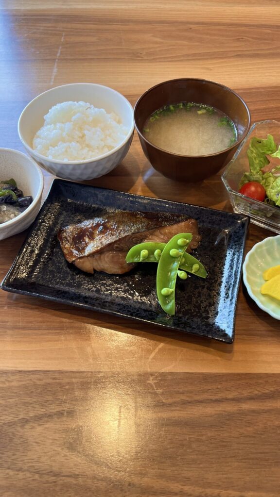 ぶりの照り焼き定食。富山県砺波市の定食・居酒屋サンタス食堂のフードメニュー。定食。富山県砺波市の定食・居酒屋サンタス食堂のフードメニュー。定食。富山県砺波市の定食・居酒屋サンタス食堂のフードメニュー。定食。富山県砺波市の定食・居酒屋サンタス食堂のフードメニュー。
