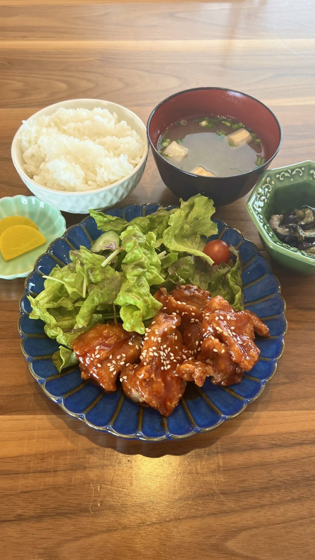 ヤンニョムチキン定食。富山県砺波市の定食・居酒屋サンタス食堂のフードメニュー。定食。富山県砺波市の定食・居酒屋サンタス食堂のフードメニュー。定食。富山県砺波市の定食・居酒屋サンタス食堂のフードメニュー。定食。富山県砺波市の定食・居酒屋サンタス食堂のフードメニュー。