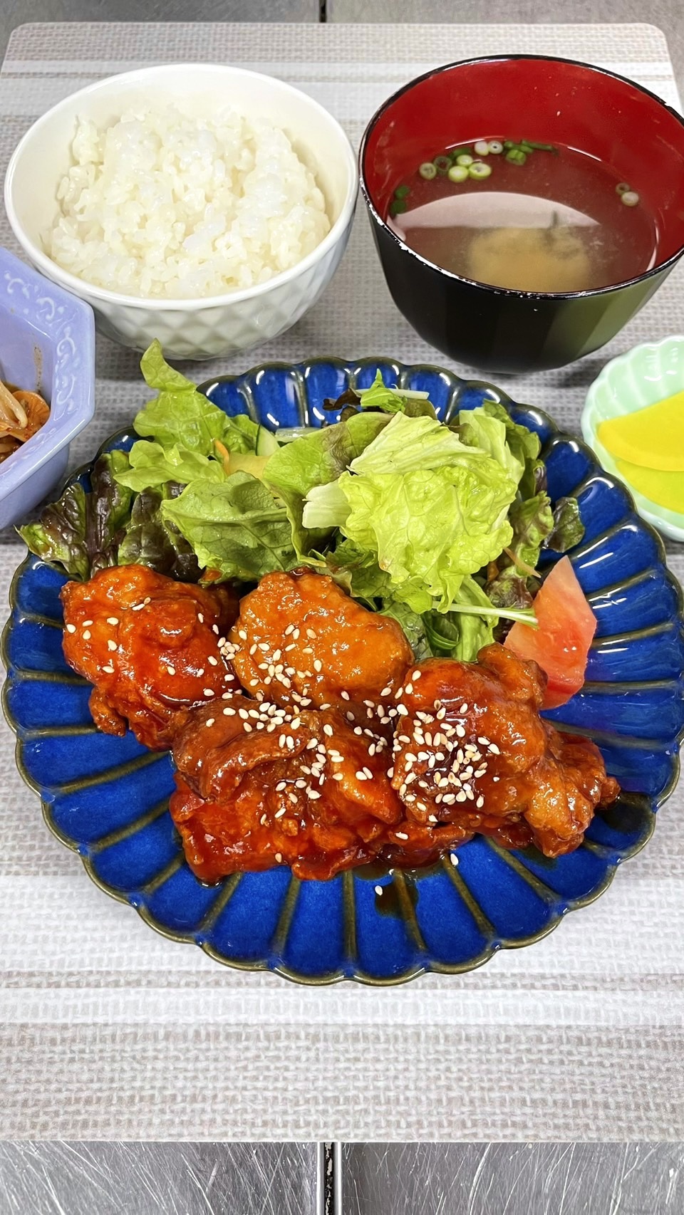 ヤンニョムチキン定食。富山県砺波市の定食・居酒屋サンタス食堂のフードメニュー。定食。富山県砺波市の定食・居酒屋サンタス食堂のフードメニュー。定食。富山県砺波市の定食・居酒屋サンタス食堂のフードメニュー。定食。富山県砺波市の定食・居酒屋サンタス食堂のフードメニュー。