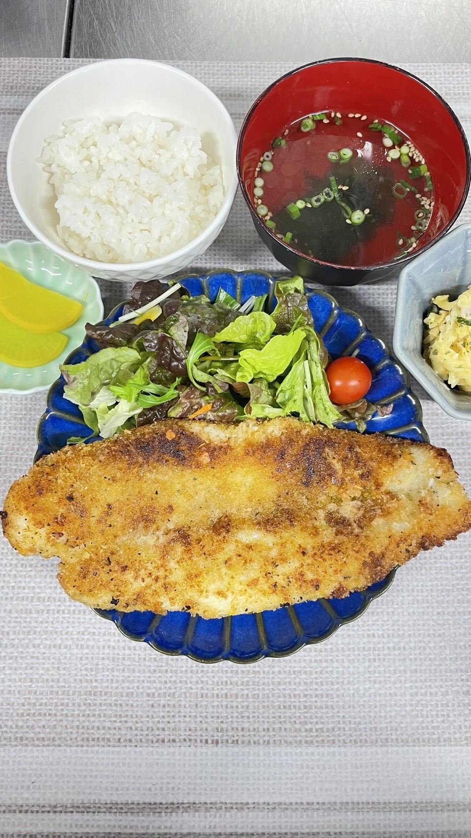 白身魚のチーズパン粉焼き定食。富山県砺波市の定食・居酒屋サンタス食堂のフードメニュー。定食。富山県砺波市の定食・居酒屋サンタス食堂のフードメニュー。定食。富山県砺波市の定食・居酒屋サンタス食堂のフードメニュー。定食。富山県砺波市の定食・居酒屋サンタス食堂のフードメニュー。