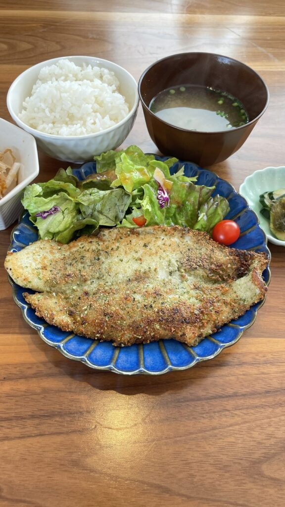 白身魚の香草パン粉焼き2定食。富山県砺波市の定食・居酒屋サンタス食堂のフードメニュー。定食。富山県砺波市の定食・居酒屋サンタス食堂のフードメニュー。定食。富山県砺波市の定食・居酒屋サンタス食堂のフードメニュー。定食。富山県砺波市の定食・居酒屋サンタス食堂のフードメニュー。