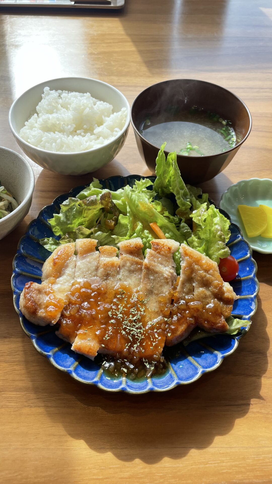 豚ロースのソテーオニポン3定食。富山県砺波市の定食・居酒屋サンタス食堂のフードメニュー。定食。富山県砺波市の定食・居酒屋サンタス食堂のフードメニュー。定食。富山県砺波市の定食・居酒屋サンタス食堂のフードメニュー。定食。富山県砺波市の定食・居酒屋サンタス食堂のフードメニュー。