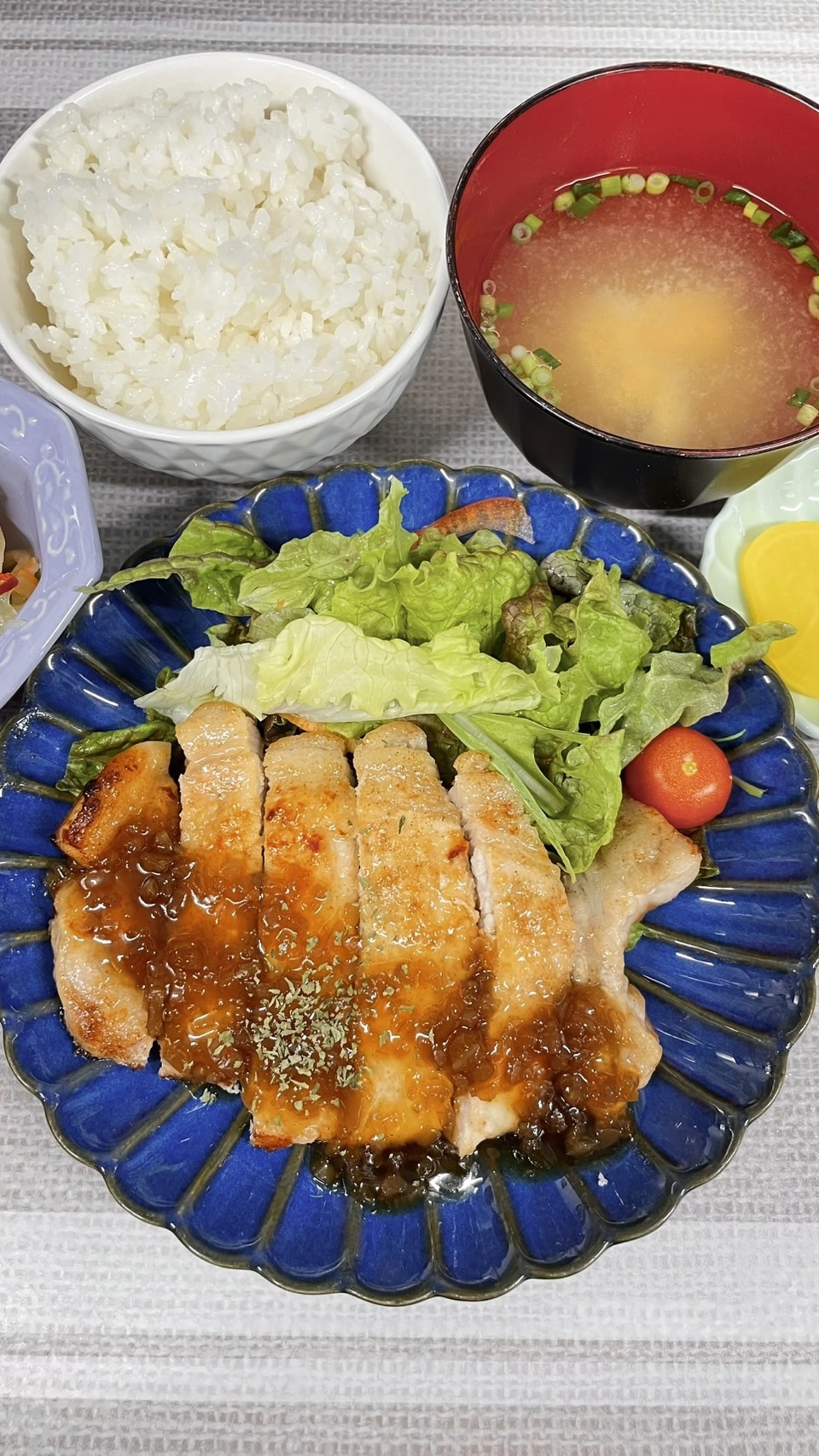 豚ロースのソテーオニポン定食。富山県砺波市の定食・居酒屋サンタス食堂のフードメニュー。定食。富山県砺波市の定食・居酒屋サンタス食堂のフードメニュー。定食。富山県砺波市の定食・居酒屋サンタス食堂のフードメニュー。定食。富山県砺波市の定食・居酒屋サンタス食堂のフードメニュー。